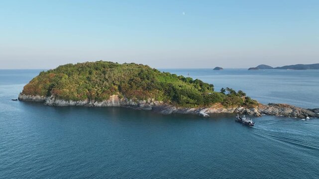 여수 안도 섬 안도대교 해수욕장 해변 모래사장 바다 남해 남해바다 항구 어항 방파제 선착장 마을 어촌마을 산 전경 풍경 자연 해안 해안가 수평선 연륙교 다리 교량 백사장 파도 바닷물 해수 해양 해양경관 지역경관 관광지 명소 휴양지 바닷가 어촌 정박 선박 포구