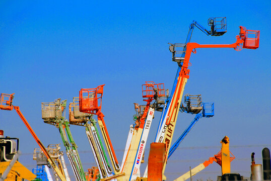 Florida Auction and rental Site for Boom lift and cherry pickers  Heavy Duty Construction Equipment in Davenport Florida FL. 08.25.26