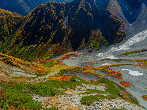 Snowfields and Karasawa Hut in Karasawa Cirque, Northern Alps, Nagano, Japan / 長野県北アルプス涸沢カールの雪渓と涸沢ヒュッテ