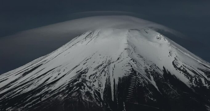 二十曲峠展望台から富士山と笠雲