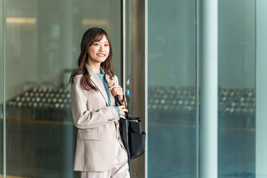 Businesswomen who commute to work, go to the office, or travel for business.