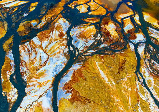 Spectacular, extremely toxic colors on the surface of the Geamana tailings pond appear due to chemical oxidation-reduction processes of minerals and heavy metals spilled from the copper mining