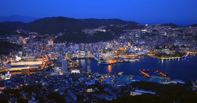 稲佐山山頂展望台から長崎市街の夜景