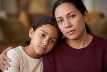Obraz premium Emotive Portrait of Mother Offering Support to Concerned Young Child