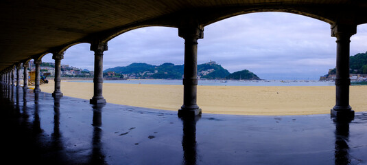 Fototapeta premium La Concha Beach and Bay in Donostia-San Sebastian, Basque Country, Spain
