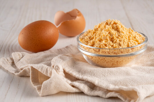 Egg powder with whole eggs, preparation for baking or cooking recipes