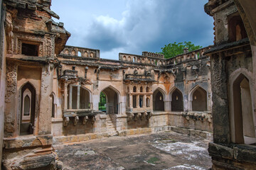 Obraz premium The Queens bath at Hampi India. It is an ornate, historic bathing chamber used by the king & his wives of the Vijaynagar empire.