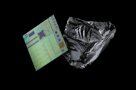 Monocrystalline silicon chunk and die bare chips
