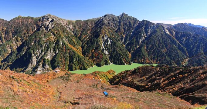 富山県　立山ロープウェイと黒部湖と紅葉の北アルプス
