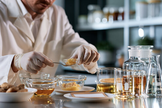 Food authenticity testing with digital sample traceability in laboratory