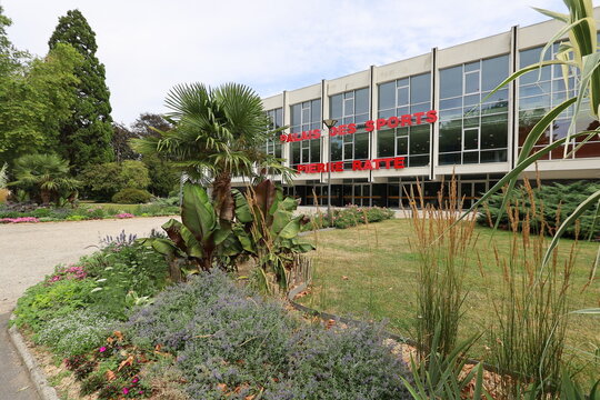 Palais des sports Pierre Ratte, vue de l'ext&eacute;rieur, ville de Saint Quentin, d&eacute;partement de l'Aisne, France
