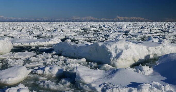野付半島から流氷と知床連峰