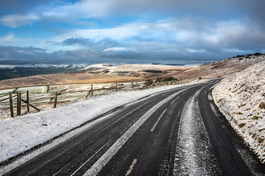 Beautiful Peak District landscape of Winter morning and snowcapped hills in English countryside