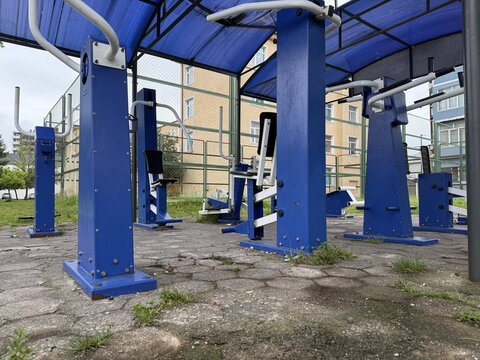 a blue structure with a white pipe