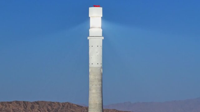 Molten salt tower solar thermal power plant, new energy, super mirror power plant, prism tower