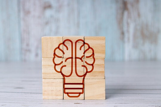 Idea concept, light bulb with a brain, "light bulb moment" concept, eureka,