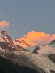 Naklejka premium sunset over the mountains