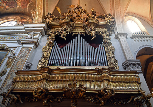 interior of the basilica of Sant'Antonino, patron saint of the city. The church, an example of Romanesque architecture and characterized by a large octagonal bell tower Piacenza Italy