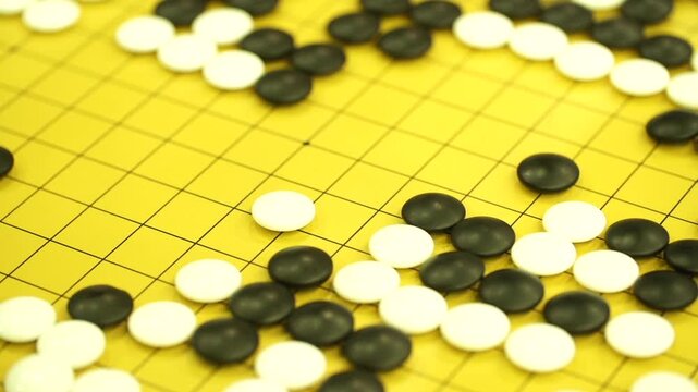 바둑 바둑판 바둑돌 흑돌 백돌 대국 경기 대회 시계 체스시계 바둑통 손 대결 승부 전략 기원 보드게임 전통게임 문화 지능 스포츠 기보 바둑기사 기사 선수 대국자 타이머 계측기 목재바둑판 바둑알 수순 포진 두뇌게임 마인드스포츠 수읽기 행마