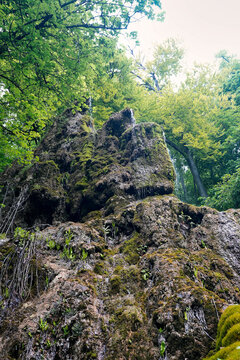 G&uuml;tersteiner Wasserfall mit seinen Sinterterassen und er Kalktuffnase im Meisental, Schw&auml;bische Alb, Baden-W&uuml;rttemberg

