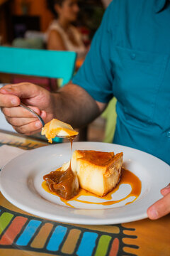 Postre flan con dulce de leche