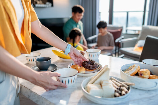 Mother preparing breakfast snacks for her family