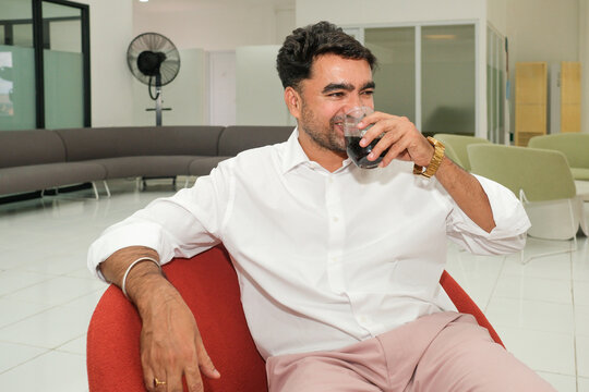 Businessman drinking coffee during office break