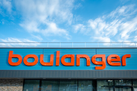 Gap, France - 16 ao&ucirc;t 2026: Enseigne d'un magasin Boulanger. Boulanger est une entreprise fran&ccedil;aise sp&eacute;cialis&eacute;e dans le loisir, l'&eacute;lectronique grand public et l'&eacute;lectrom&eacute;nager
