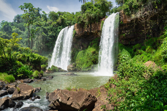 Two Sisters Falls (Salto dos hermanas), Iguazu National Park, Misiones Province, Argentina