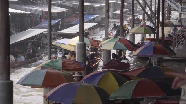 Damnoen Saduak Floating Market in Thailand