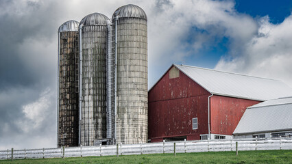 barn and silo © Jason
