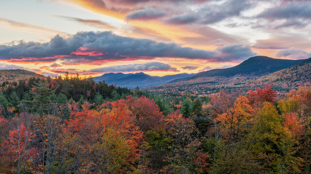 Autumn sunrise at the Sugar Hill Overlook on the Kancamagus Highway scenic drive - New Hampshire