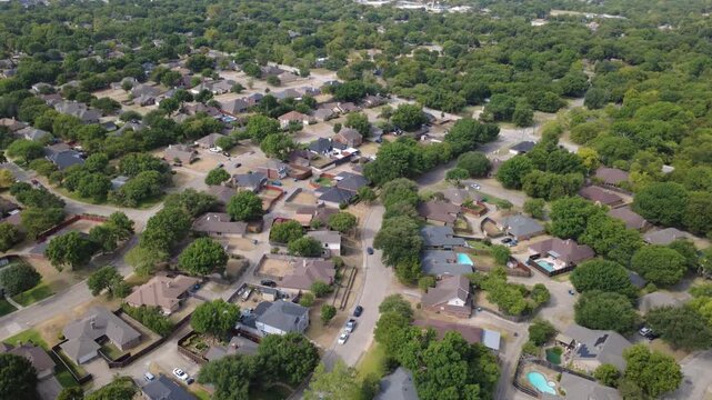 Suburban residential lanes branch across quiet Ramblewood enclaves near Polk Street. Detached family dwellings border mature hardwood tree groves, paved roadway systems, DeSoto, Texas