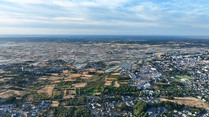 Fototapeta premium survol des marais salants de Guérande