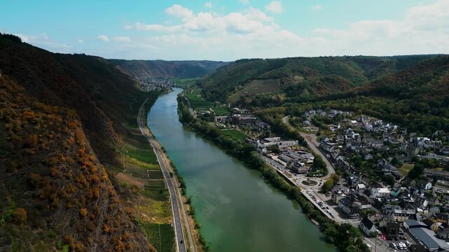 Flug &uuml;ber die Mosel bei Cochem