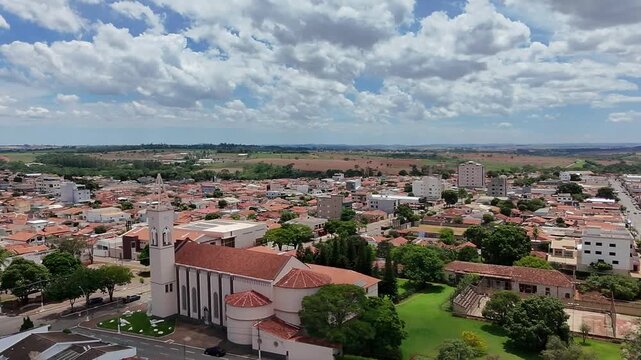 Vista a&eacute;rea da Par&oacute;quia Santa Terezinha do Menino Jesus (Igreja dos Capuchinhos) em Patos de Minas, Minas Gerais