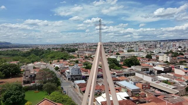 Vista a&eacute;rea da Par&oacute;quia Santa Terezinha do Menino Jesus (Igreja dos Capuchinhos) em Patos de Minas, Minas Gerais