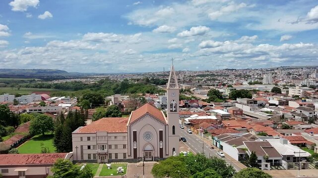Vista a&eacute;rea da Par&oacute;quia Santa Terezinha do Menino Jesus (Igreja dos Capuchinhos) em Patos de Minas, Minas Gerais