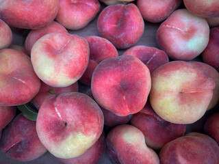 flat peach, doughnut peach or Saturn peach © Lucia Tieko