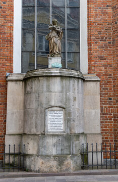 Beautiful statue of Virgin Mary the old town part of Warsaw.