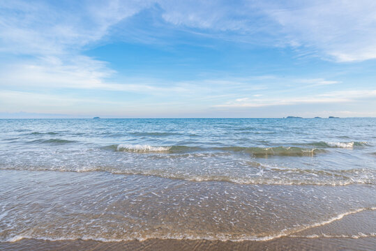 The sea is beautiful in summer, with a backdrop of sandy beaches in Thailand.