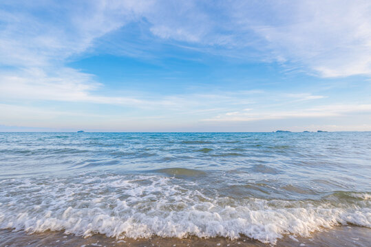 The sea is beautiful in summer, with a backdrop of sandy beaches in Thailand.