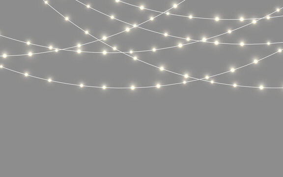 Christmas garland PNG with warm glowing bulbs and sparkles. Cozy light adds holiday charm. Ideal for cards, posters, and web banners.
