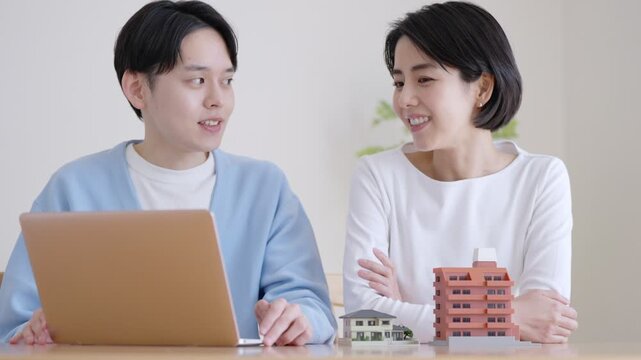住宅購入を考える夫婦