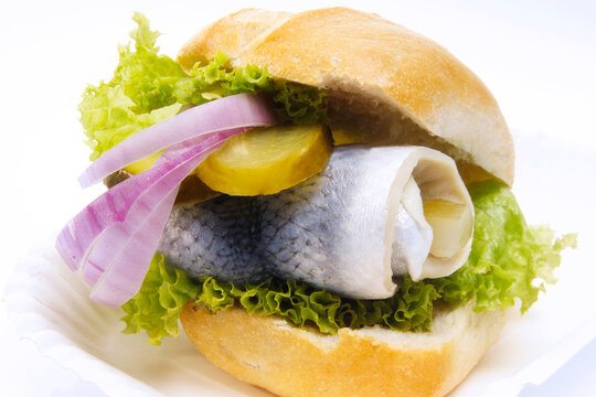 Bread roll with rollmops and onion
