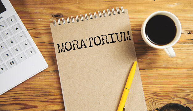 Text MORATORIUM written on yellow paper