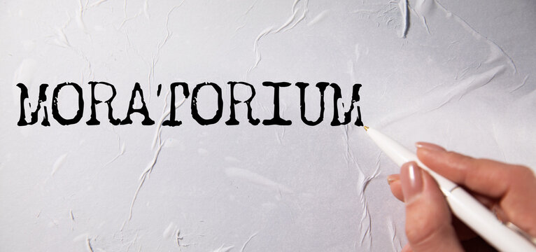 Text MORATORIUM written on yellow paper