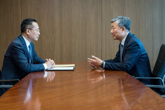 Two Executives Discussing AI Data Governance in a Conference Room