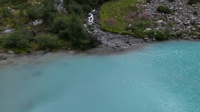 Le lac de la Douche &agrave; Le Mon&ecirc;tier-les-Bains