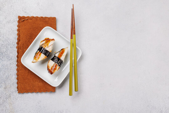 Eel sushi set